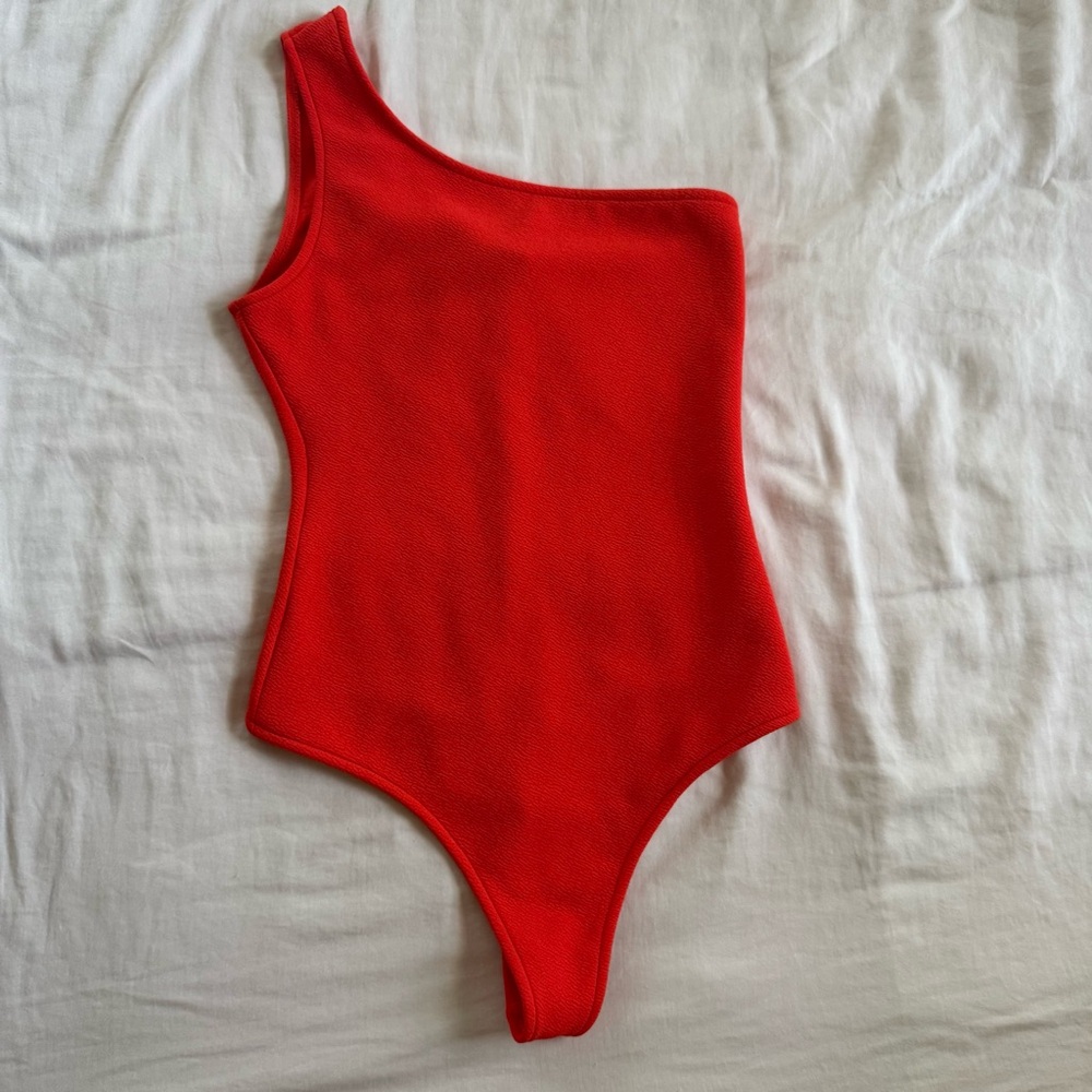 Show Me Your MuMu One-Shoulder Uno Bodysuit